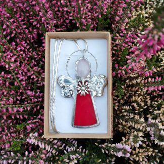 Andělka lásky a ochrany-malý šperk s Růženínem v červené